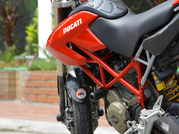 Ducati Hypermotard 1100S